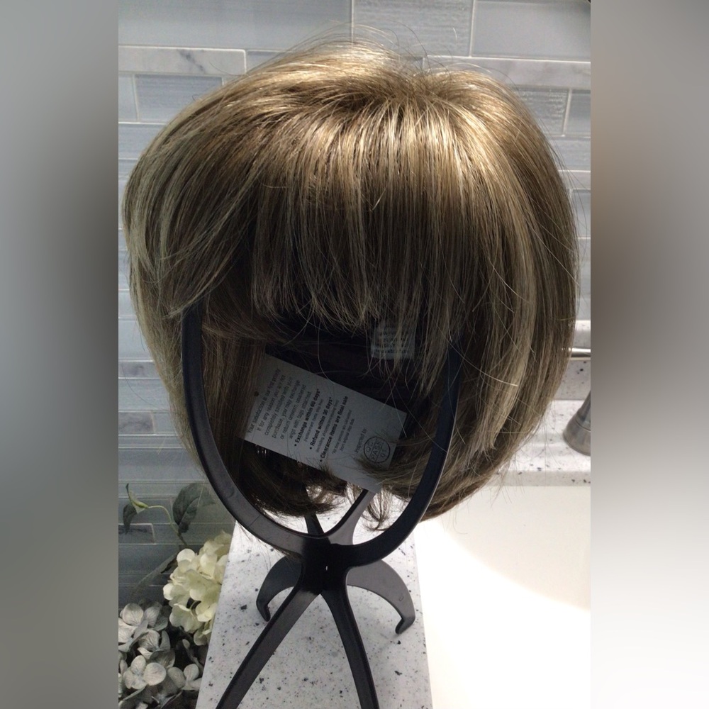 Paula Young Shelby wig
Brand New in box with tags
Never worn
